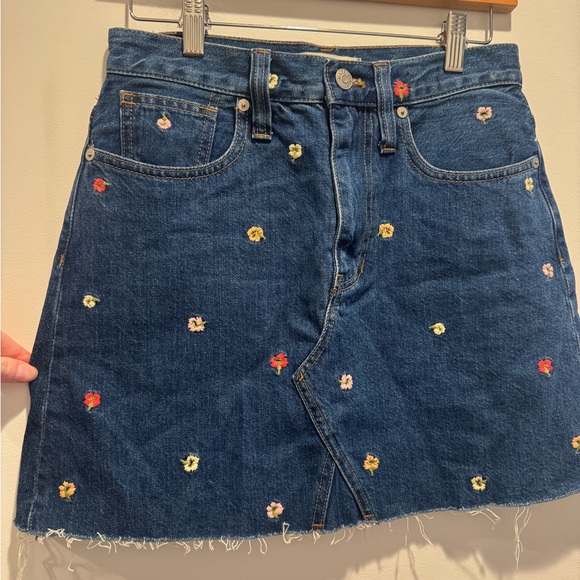 Madewell Rigid Denim A-Line Mini Skirt in Confetti Floral 26/2 - Picture 2 of 5